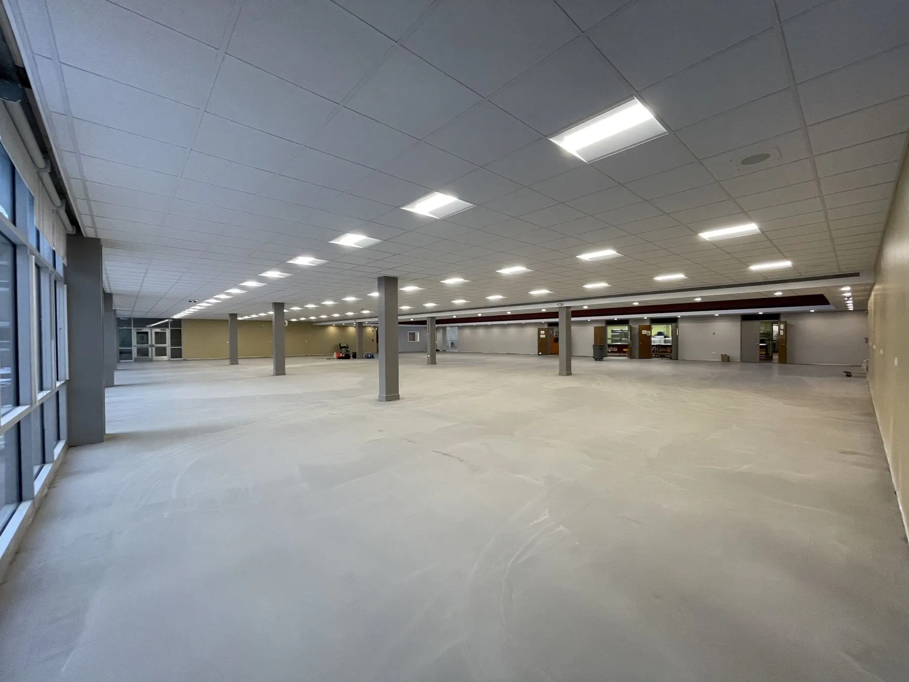 Self-leveled floor, finished and flat